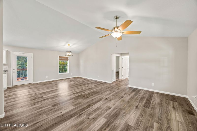 96 Ferry Bend Tr, Crossville, TN 38571