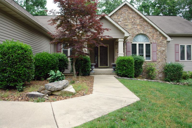 96 Hanning Dr, Crossville, TN 38558