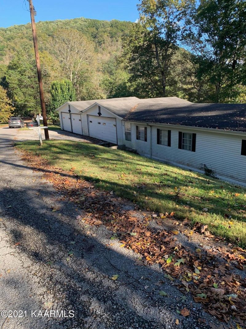 960 Indian River Boat Dock Rd, Jacksboro, TN 37757