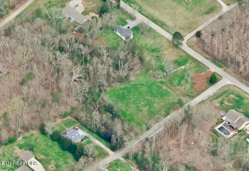 9600 E Town Creek Rd, Lenoir City, TN 37772