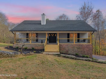 9601 Cannon Ln, Strawberry Plains, TN 37871