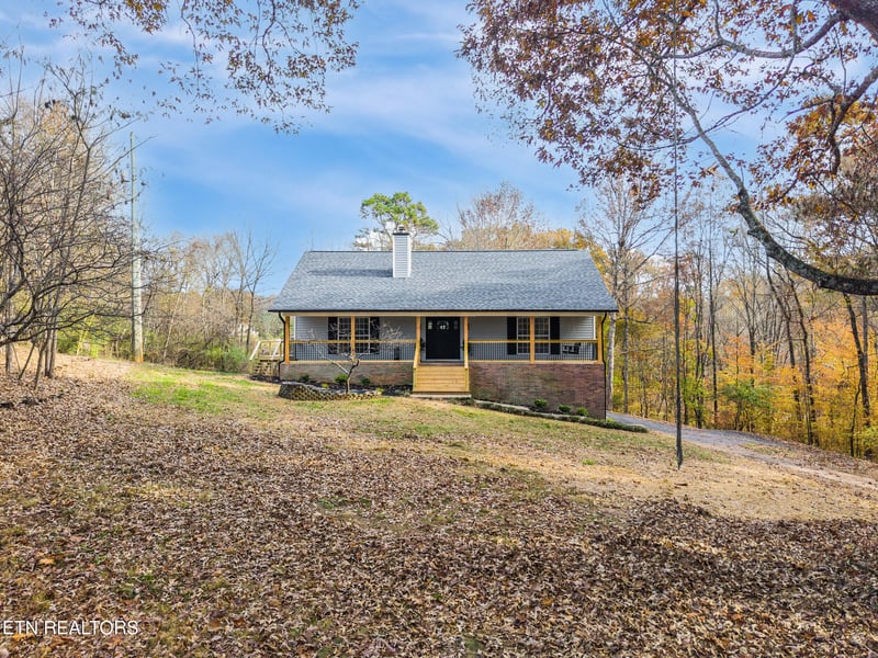 9601 Cannon Ln, Strawberry Plains, TN 37871