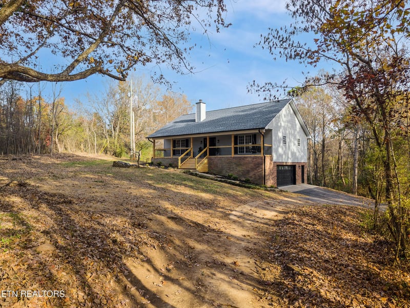 9601 Cannon Ln, Strawberry Plains, TN 37871