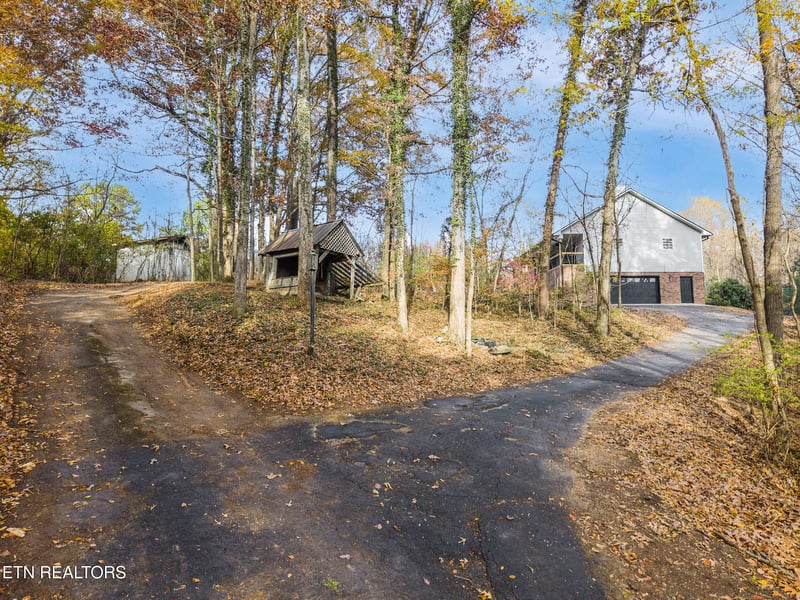 9601 Cannon Ln, Strawberry Plains, TN 37871