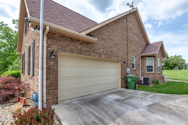 9601 Captain Smith Ln, Corryton, TN 37721