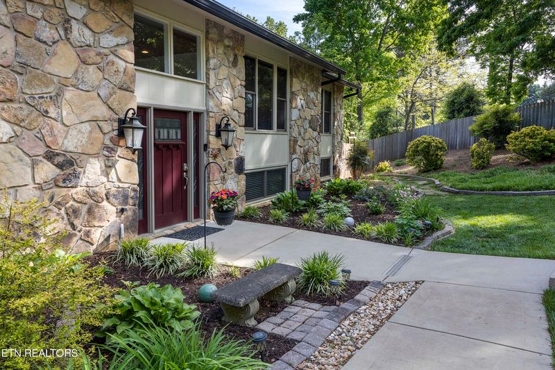 9604 Perth Cir, Knoxville, TN 37922