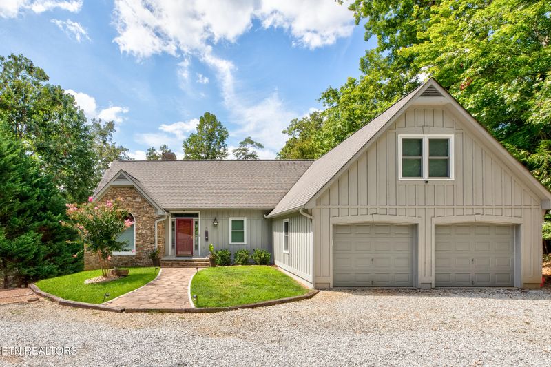 961 Foxridge Ln, Caryville, TN 37714