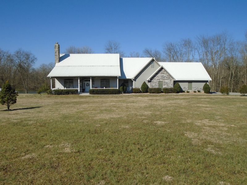 9612 Clift Rd, Strawberry Plains, TN 37871