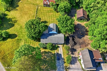 9613 Norris Fwy, Powell, TN 37849