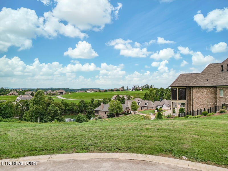 962 Commodore Dr, Lenoir City, TN 37772