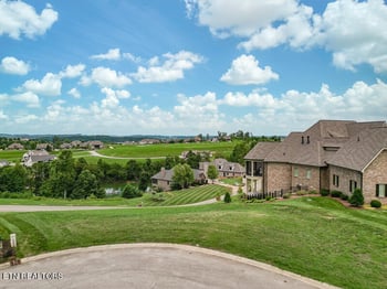 962 Commodore Dr, Lenoir City, TN 37772