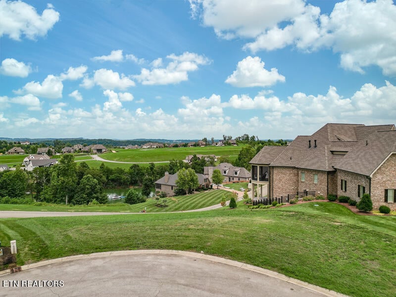 962 Commodore Dr, Lenoir City, TN 37772