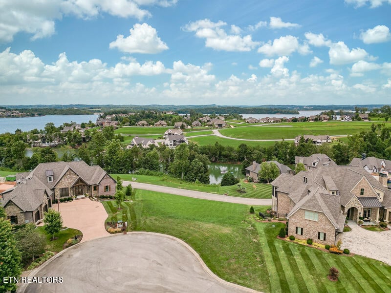 962 Commodore Dr, Lenoir City, TN 37772