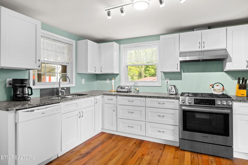 962 Old Harriman Hwy, Oliver Springs, TN 37840