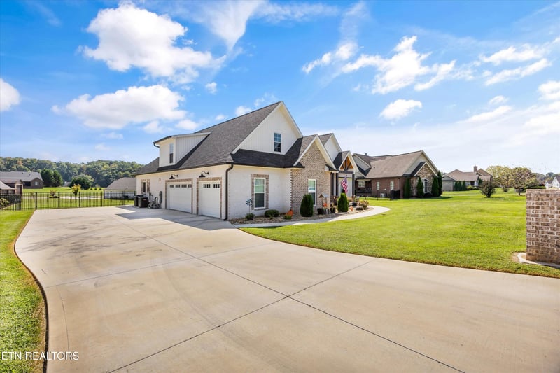9624 Gunnies Dr, Kodak, TN 37764