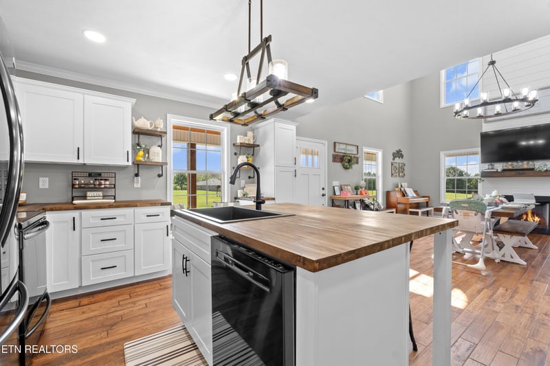 963 Lane Dr, Friendsville, TN 37737