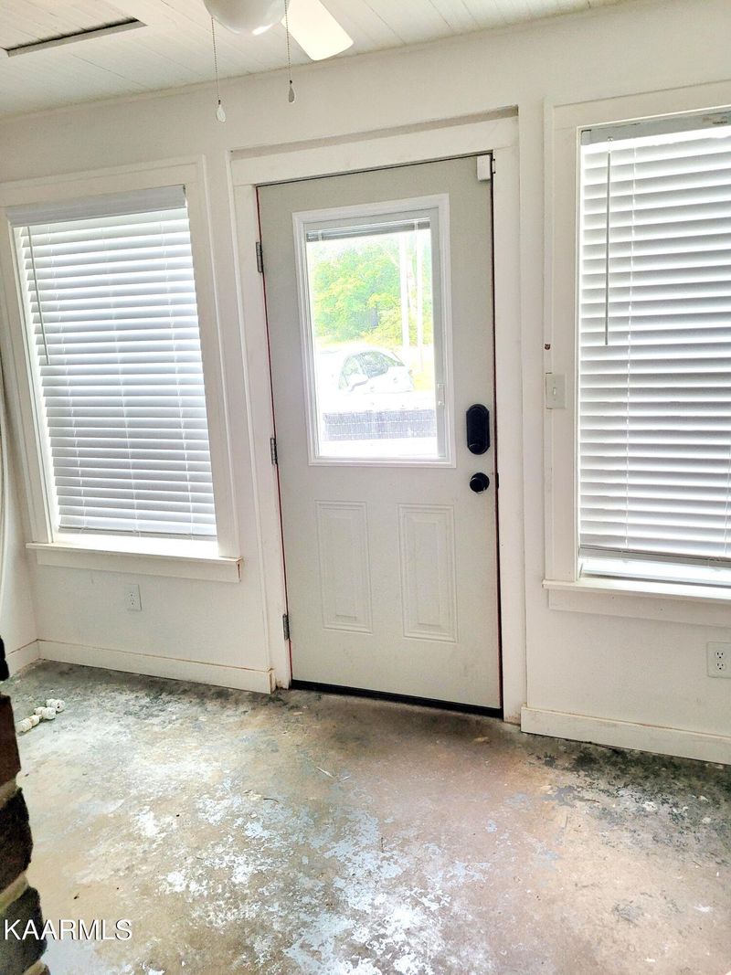 9632 Bluegrass Rd, Knoxville, TN 37922