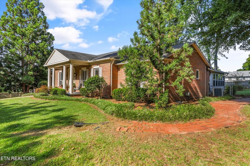 9632 Briarwood Dr, Knoxville, TN 37923