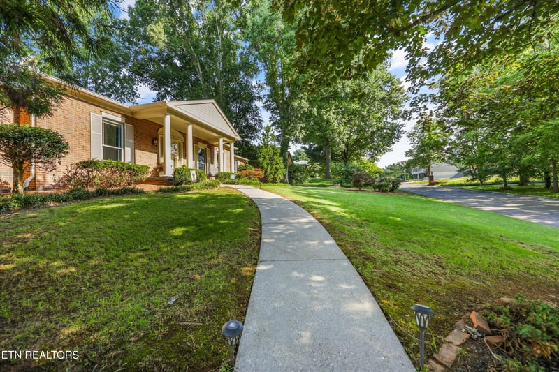9632 Briarwood Dr, Knoxville, TN 37923