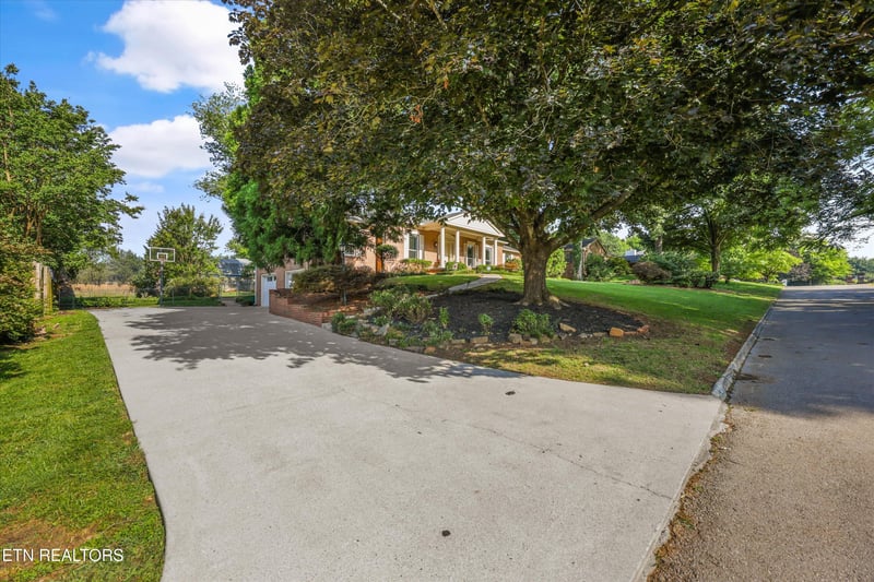 9632 Briarwood Dr, Knoxville, TN 37923