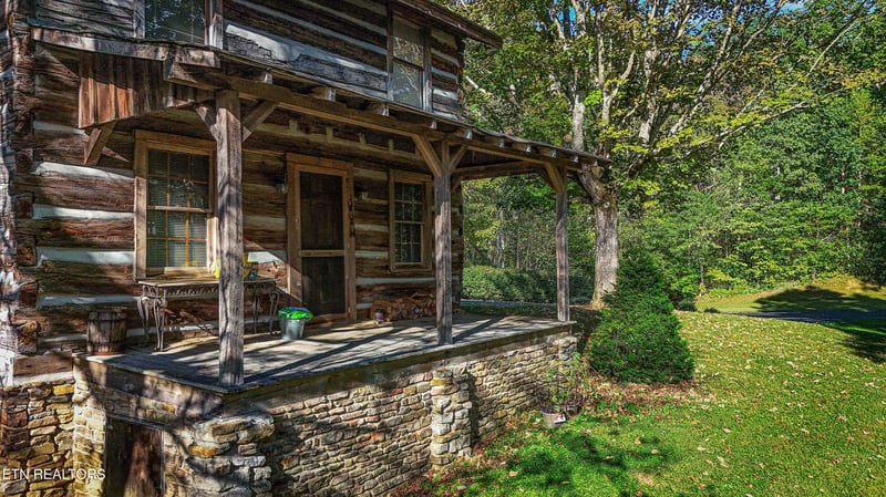 9633 Stringtown Rd, Strawberry Plains, TN 37871