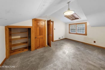 9633 Stringtown Rd, Strawberry Plains, TN 37871