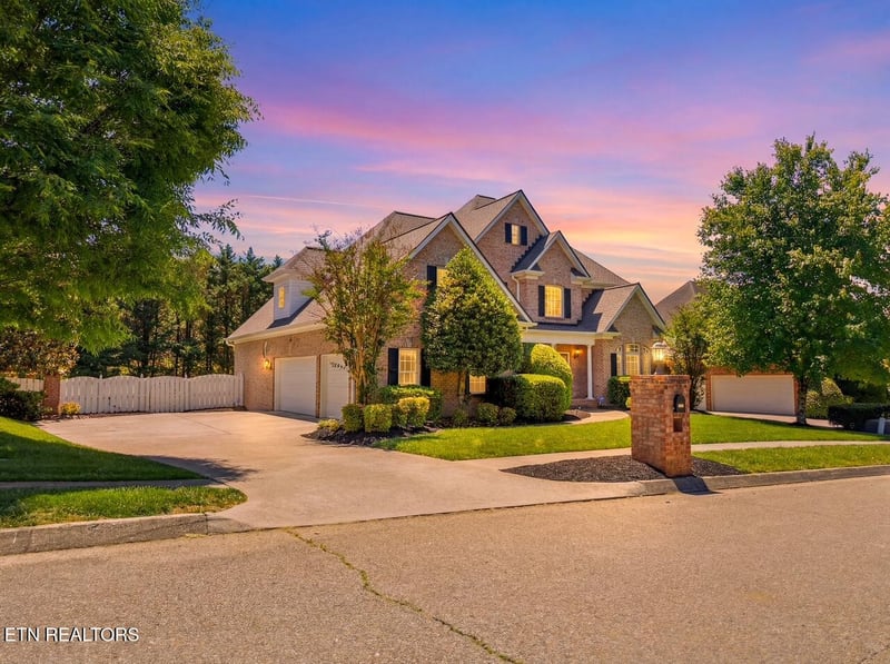 9648 Valley Woods Ln, Knoxville, TN 37922