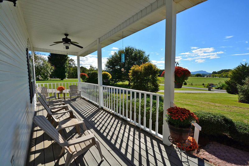 965 Boardly Hills Blvd, Sevierville, TN 37876