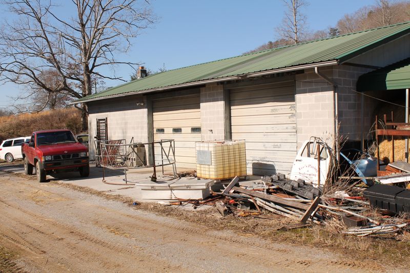 965 Bull Run Rd, Luttrell, TN 37779