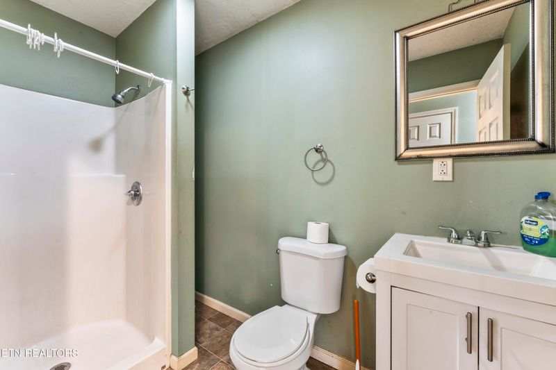 965 Malone Rd, Lenoir City, TN 37771