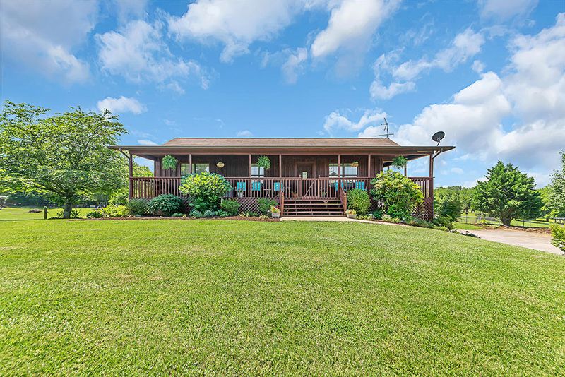 9652 Clift Rd, Strawberry Plains, TN 37871