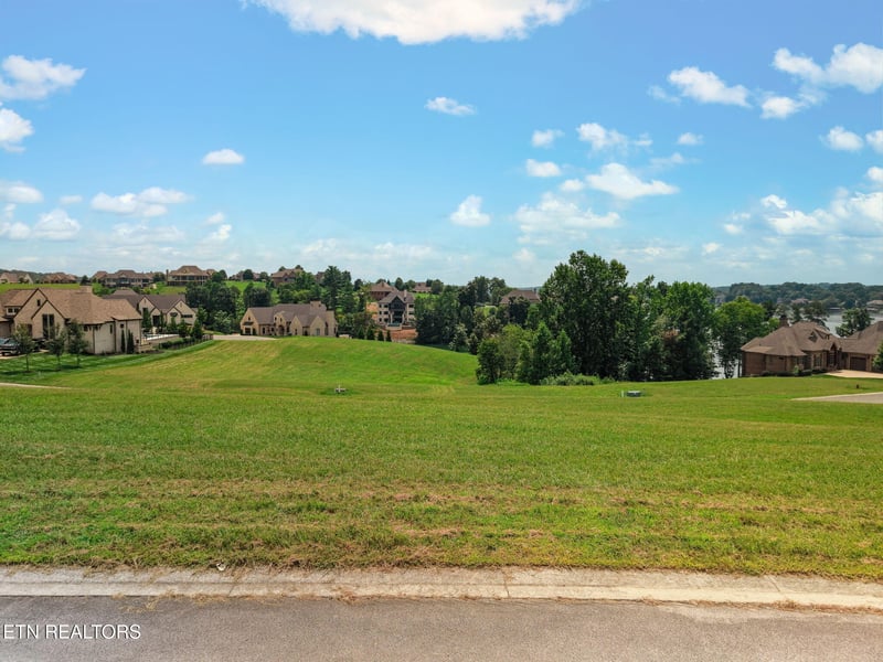 967 Castaway Ln, Lenoir City, TN 37772