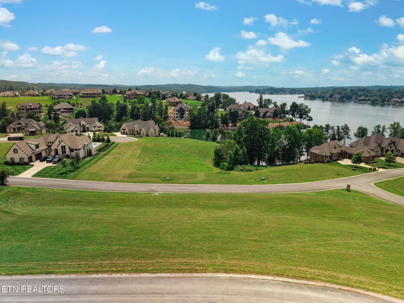 967 Castaway Ln, Lenoir City, TN 37772