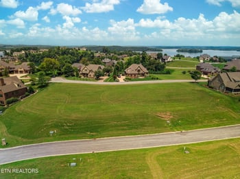 967 Castaway Ln, Lenoir City, TN 37772