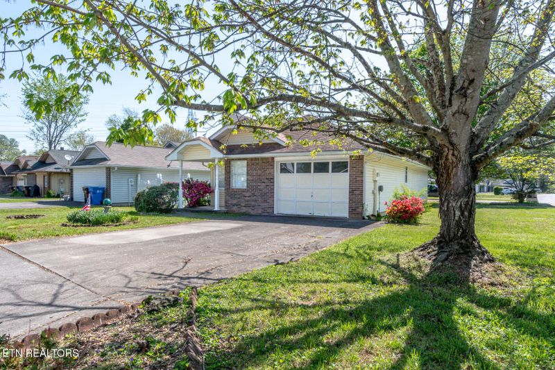 967 Lee Delia Ln, Alcoa, TN 37701