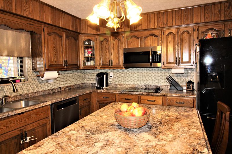 967 N Linden Dr, Alcoa, TN 37701