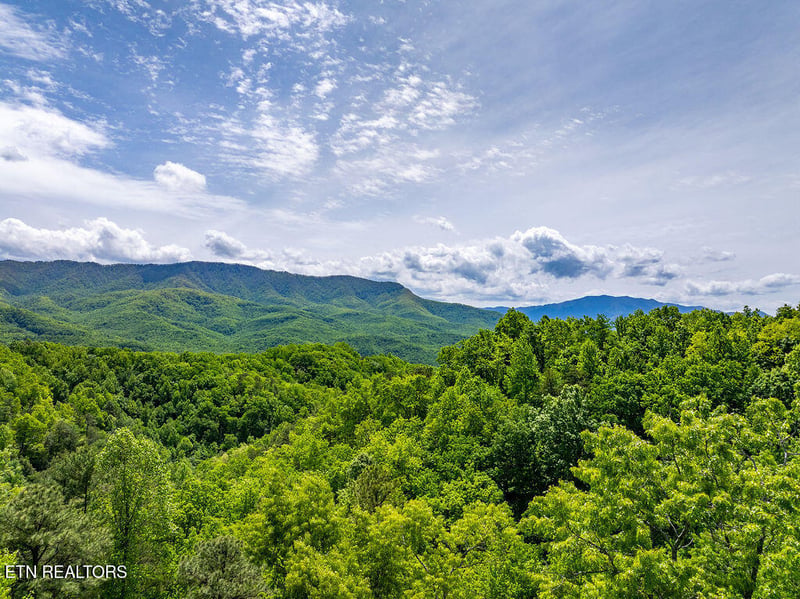 967 Scenic Tr, Gatlinburg, TN 37738