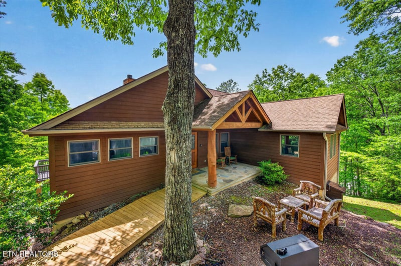 967 Scenic Tr, Gatlinburg, TN 37738