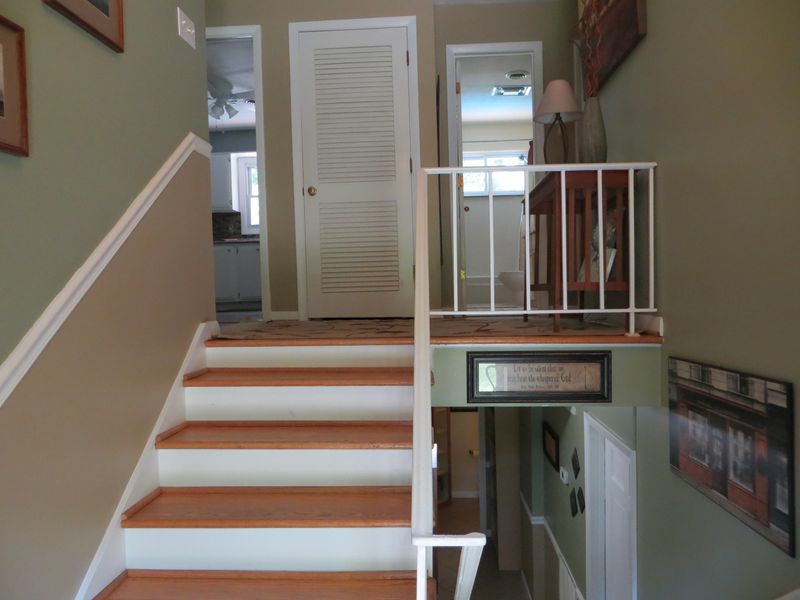 967 W Outer Dr, Oak Ridge, TN 37830