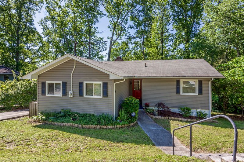 97 Outer Dr, Oak Ridge, TN 37830