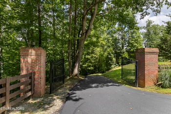 970 Cave Creek Rd, Loudon, TN 37774