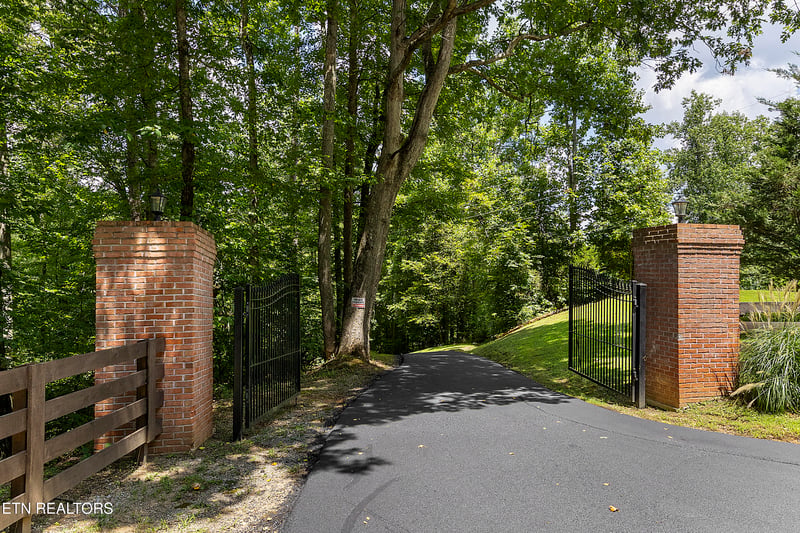 970 Cave Creek Rd, Loudon, TN 37774