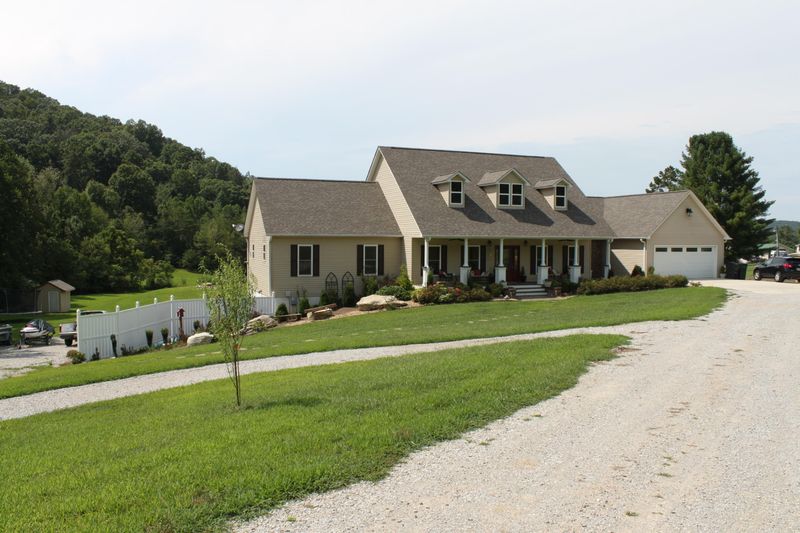 970 Hamilton Ln, Kingston, TN 37763