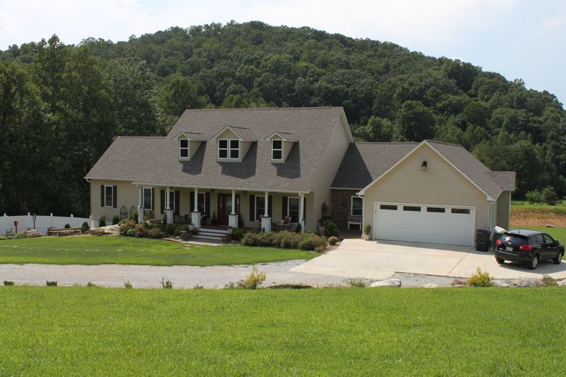 970 Hamilton Ln, Kingston, TN 37763