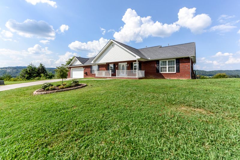 970 Harvest Dr, Seymour, TN 37865