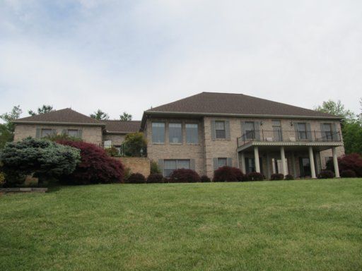 970 Hilltop Ln, Sevierville, TN 37876