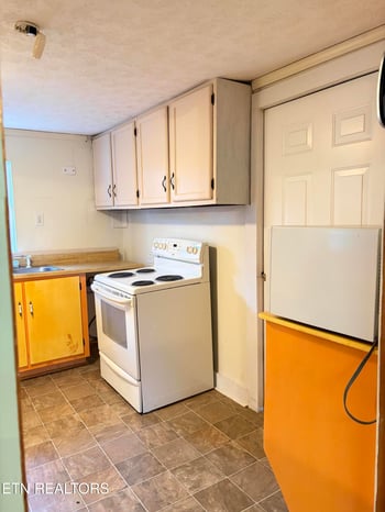 970 Sevier Ave, Harriman, TN 37748
