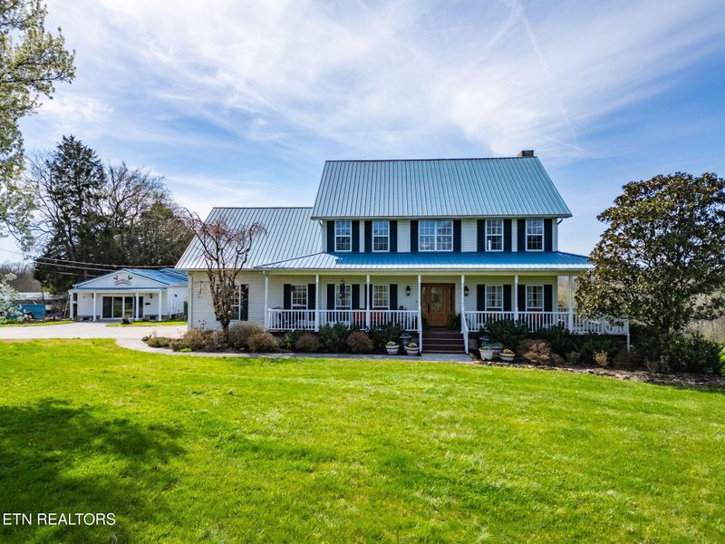 9700 Clift Rd, Strawberry Plains, TN 37871