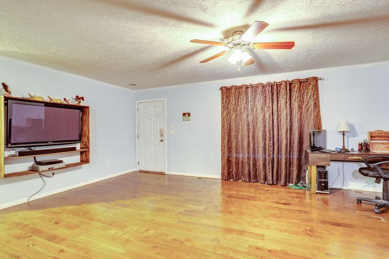 9704 Heiskell Rd, Heiskell, TN 37754