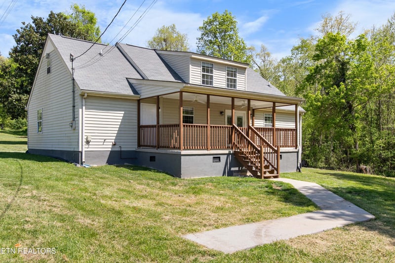 9708 Smoky Row Rd, Strawberry Plains, TN 37871